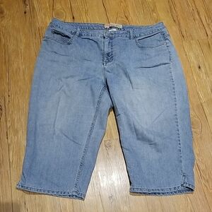 Casual Blue Denim Capri sz22W